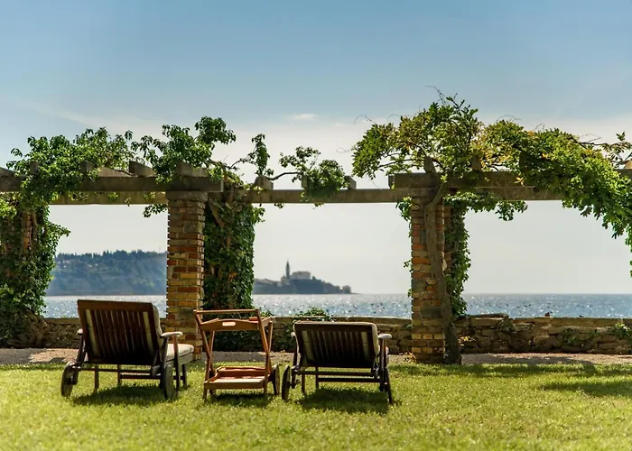 Tartini מלון סטרוניאן